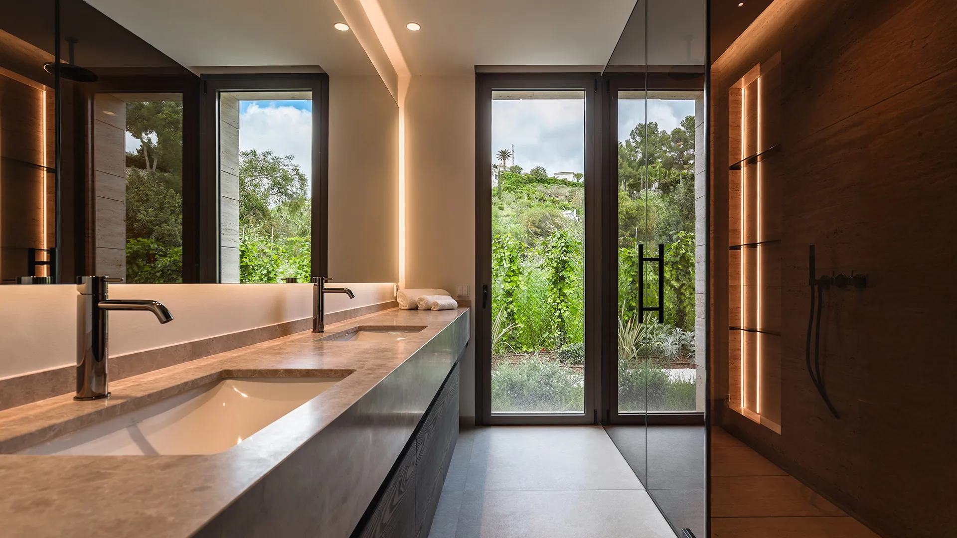 For sale villa with 5 bedrooms in Benahavis