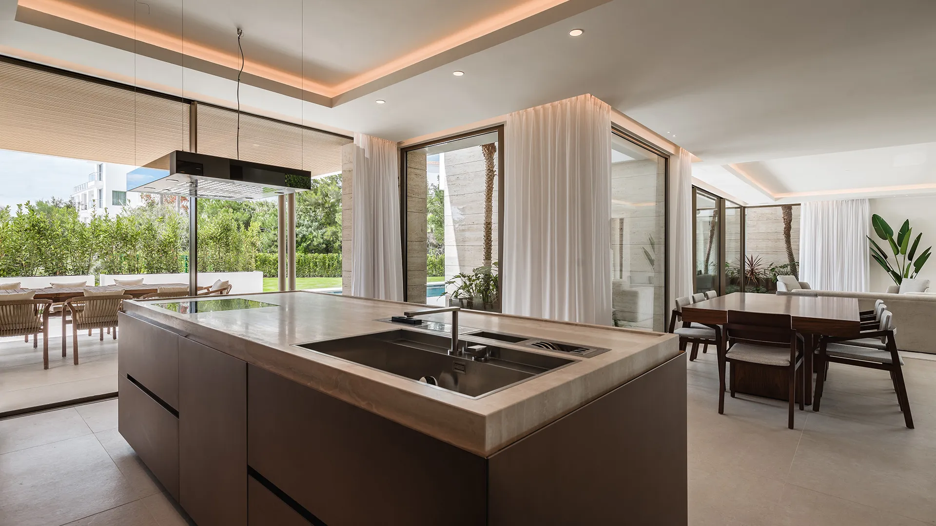 For sale villa with 5 bedrooms in Benahavis