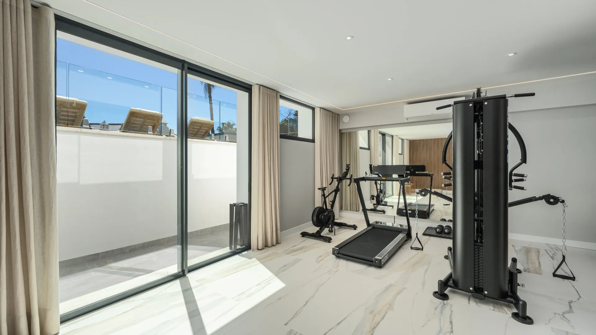 Villa for sale in Altos Reales