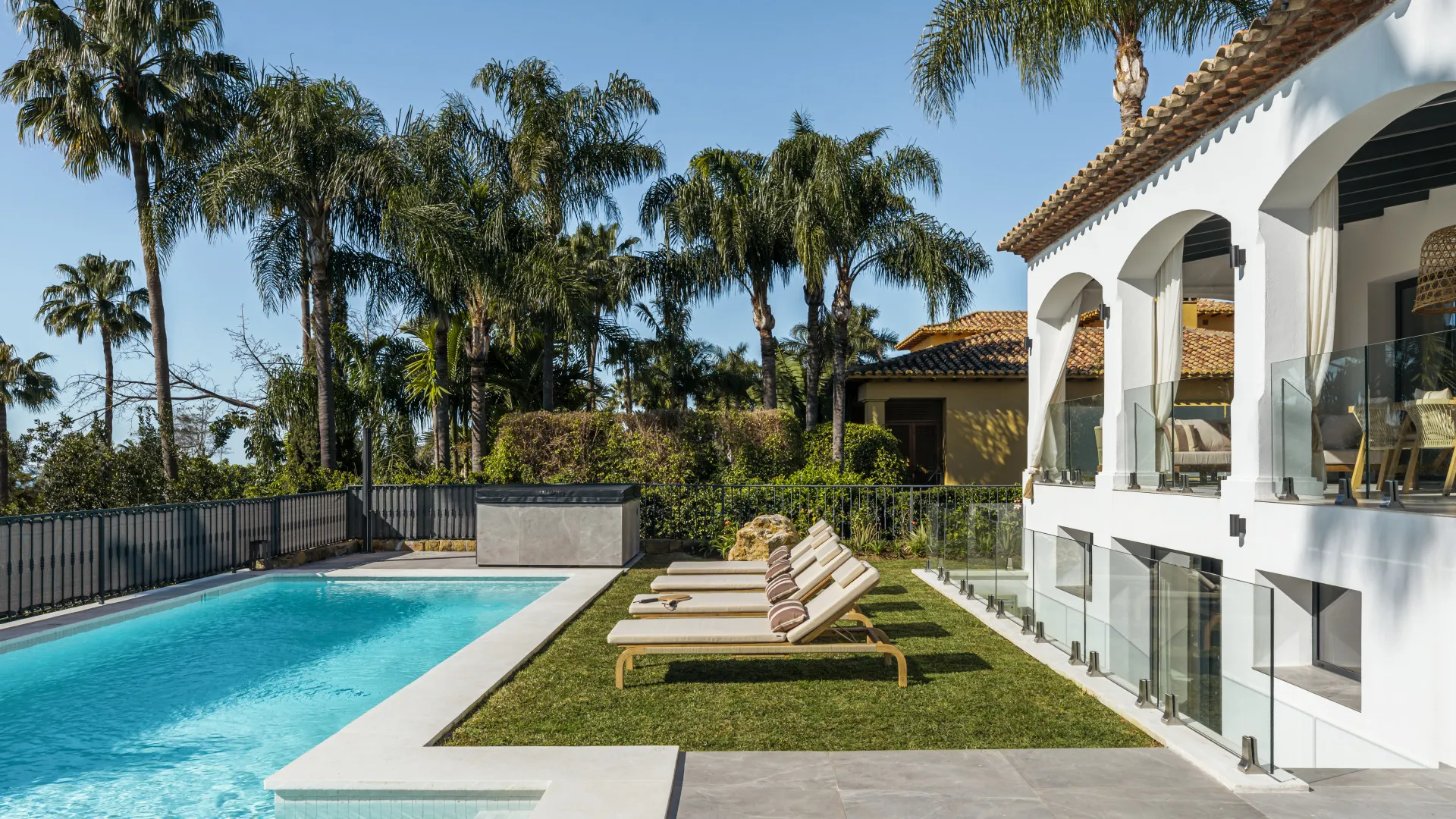 Villa for sale in Altos Reales