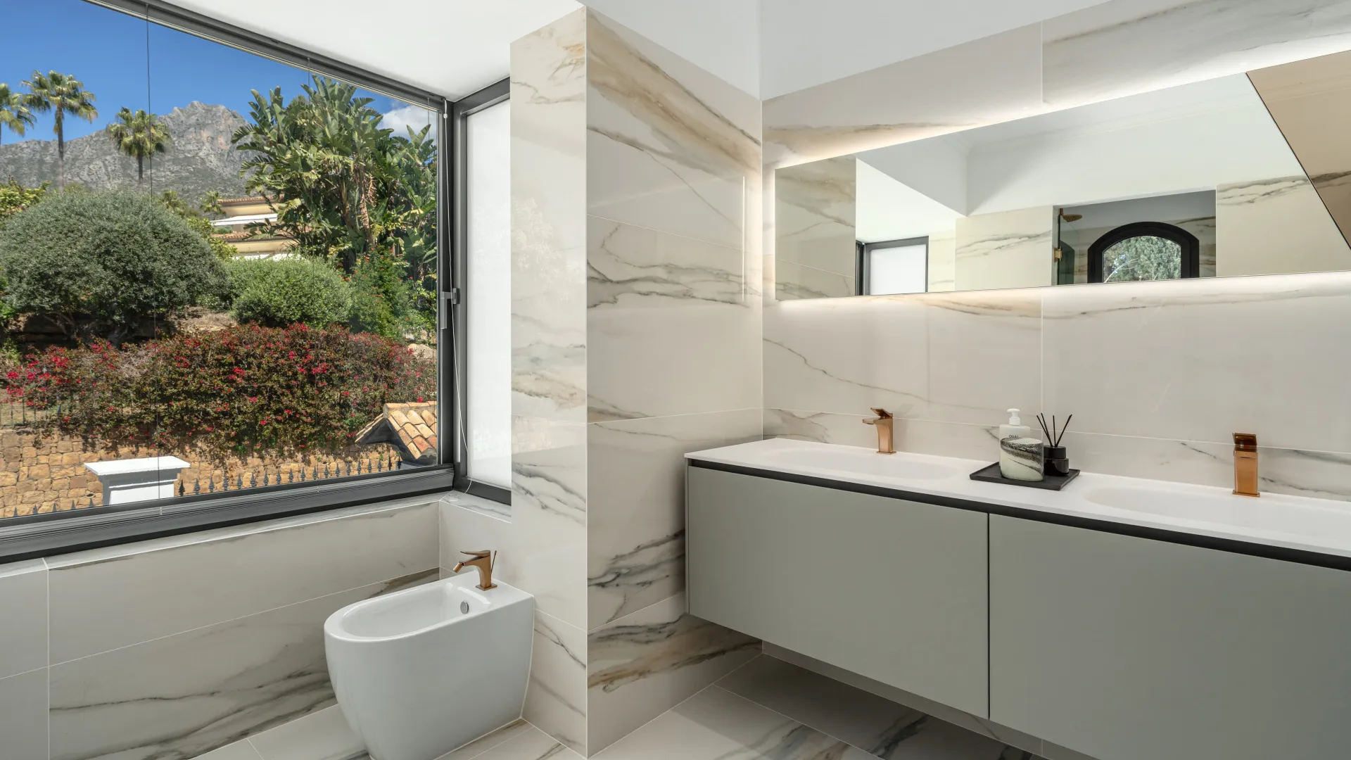 Villa for sale in Altos Reales