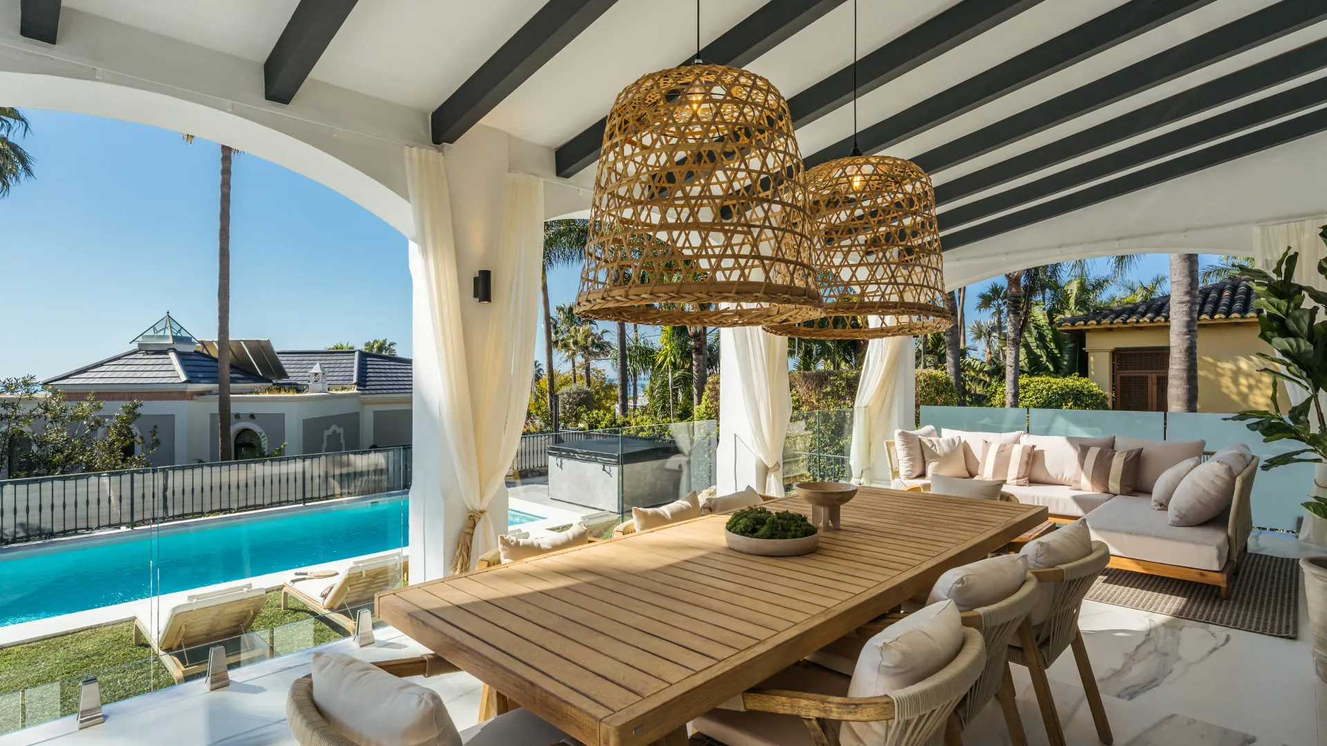 Villa for sale in Altos Reales