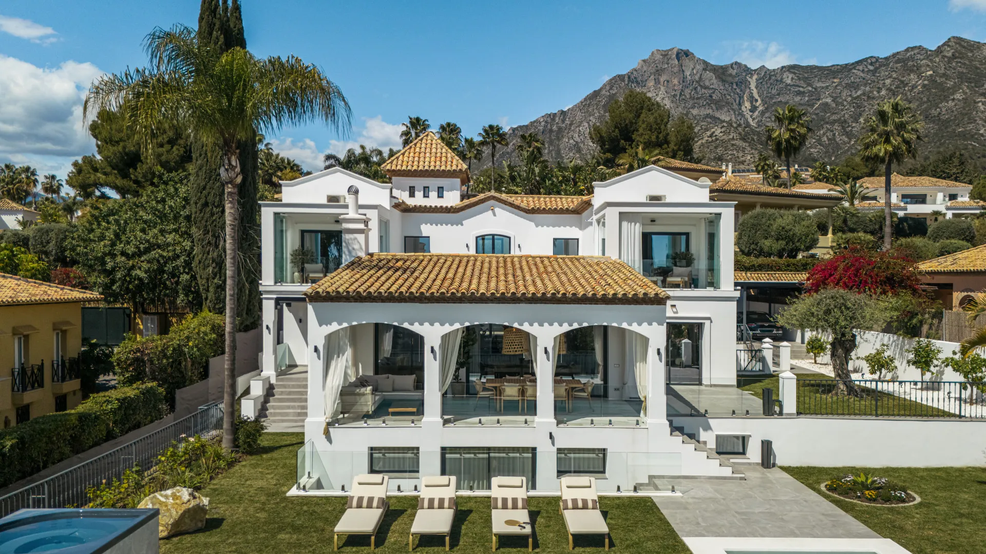 Villa for sale in Altos Reales