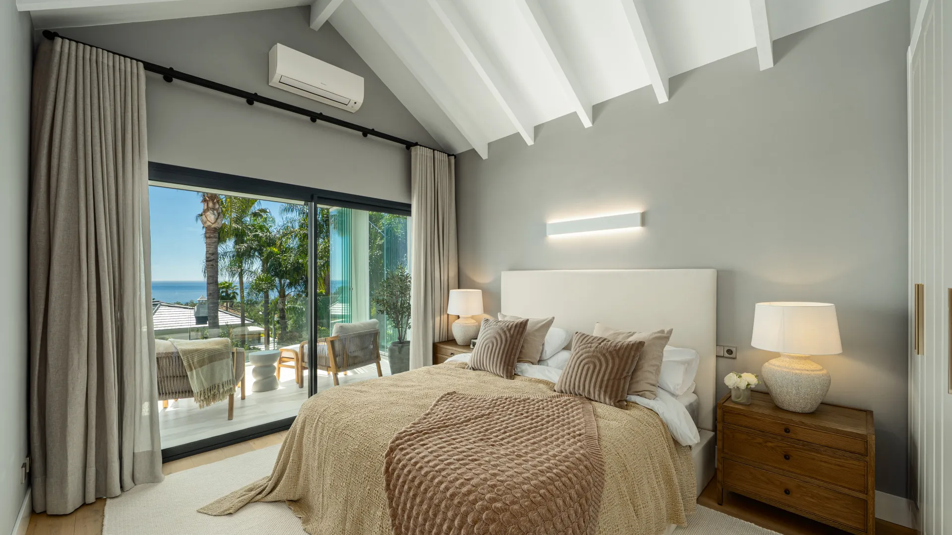 Villa for sale in Altos Reales