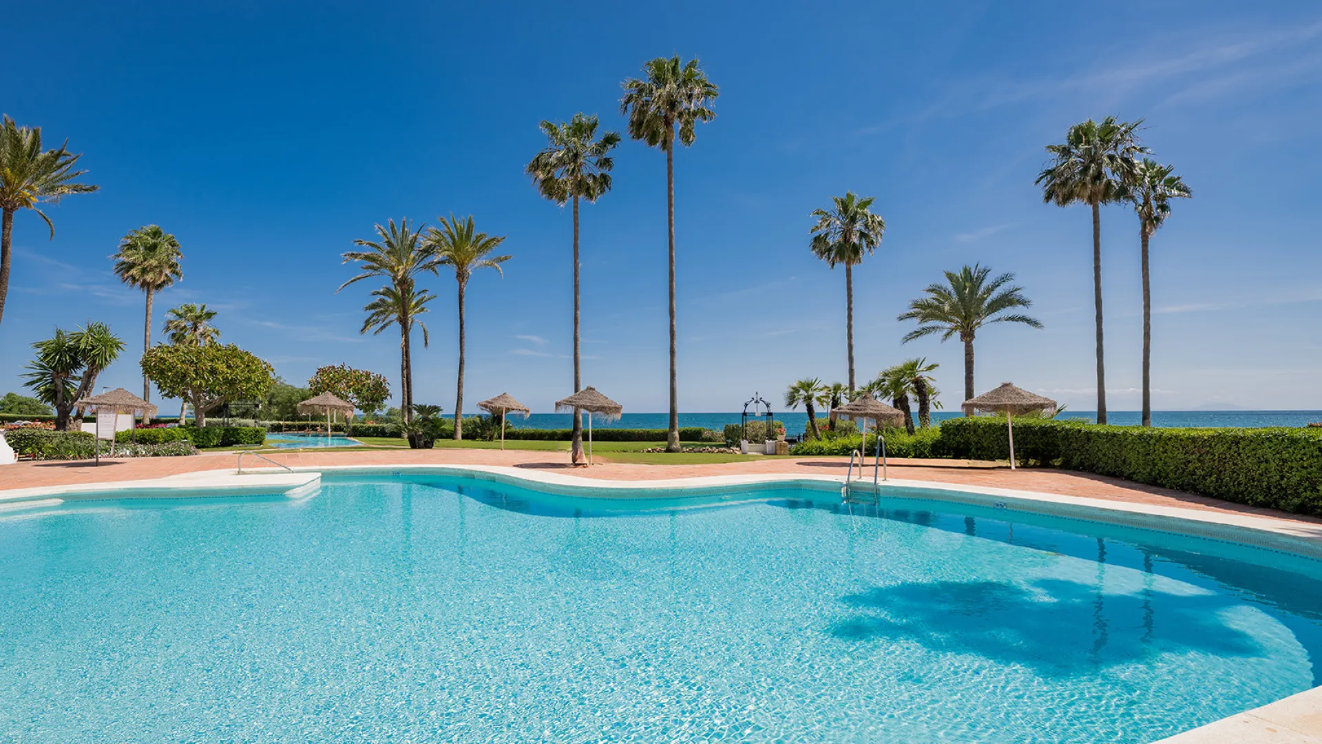 For sale 3 bedrooms ground floor apartment in Alcazaba Beach