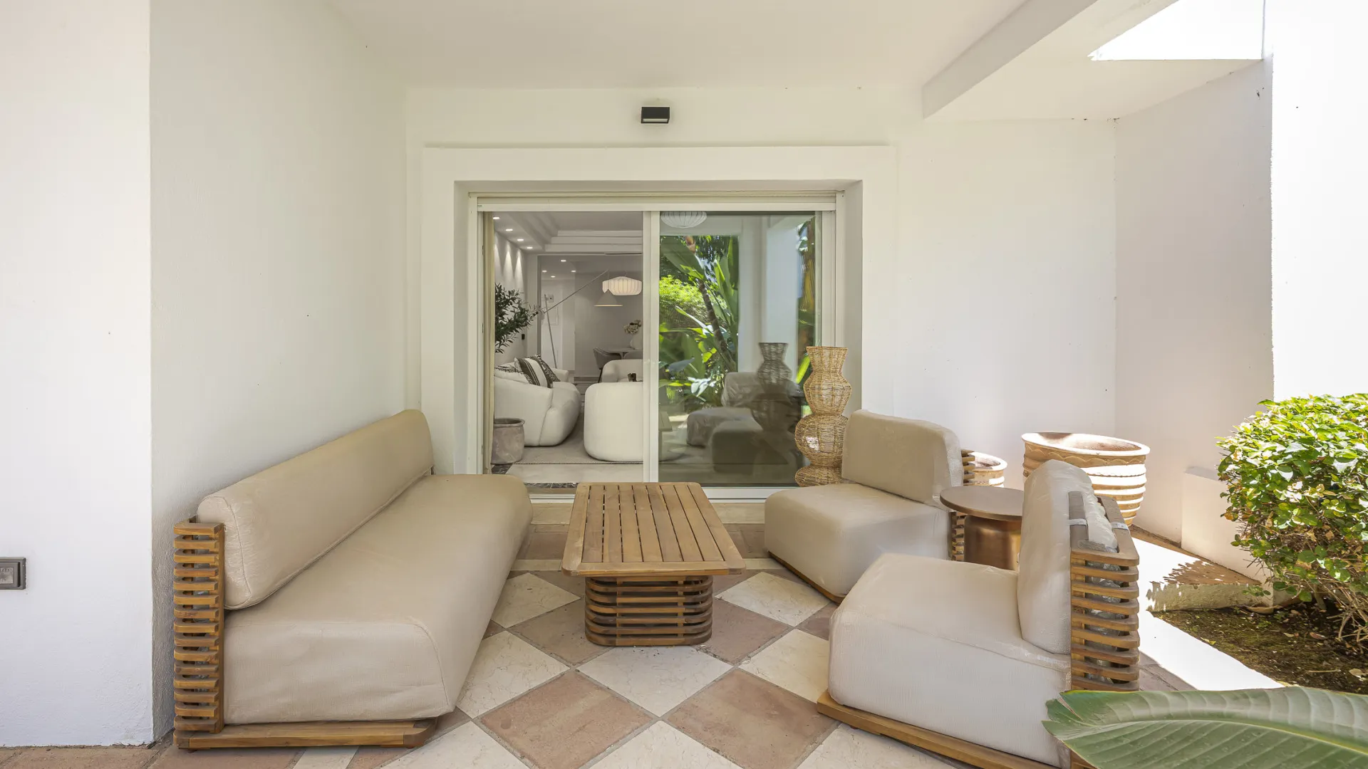 Ground floor apartment for sale in Montebello Hills