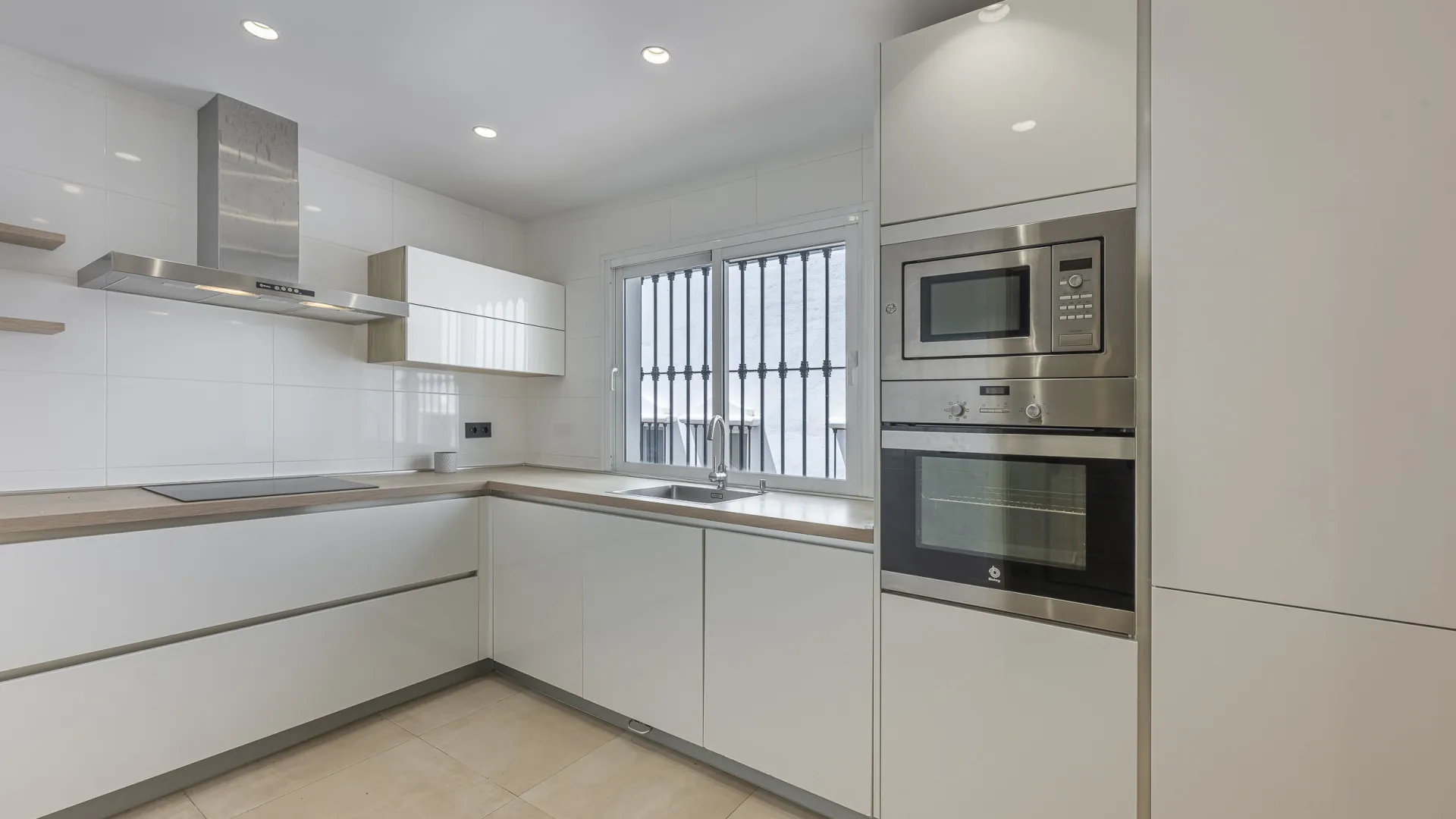 Ground floor apartment for sale in Montebello Hills