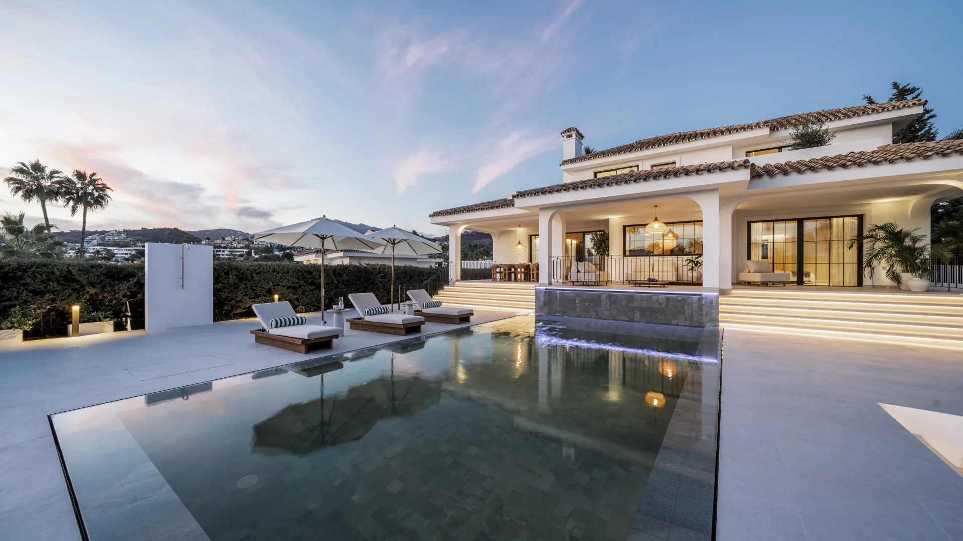 Villa for sale in Nueva Andalucia
