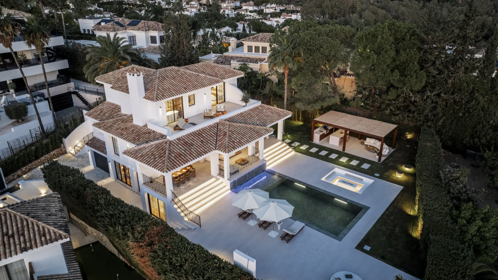 Villa for sale in Nueva Andalucia
