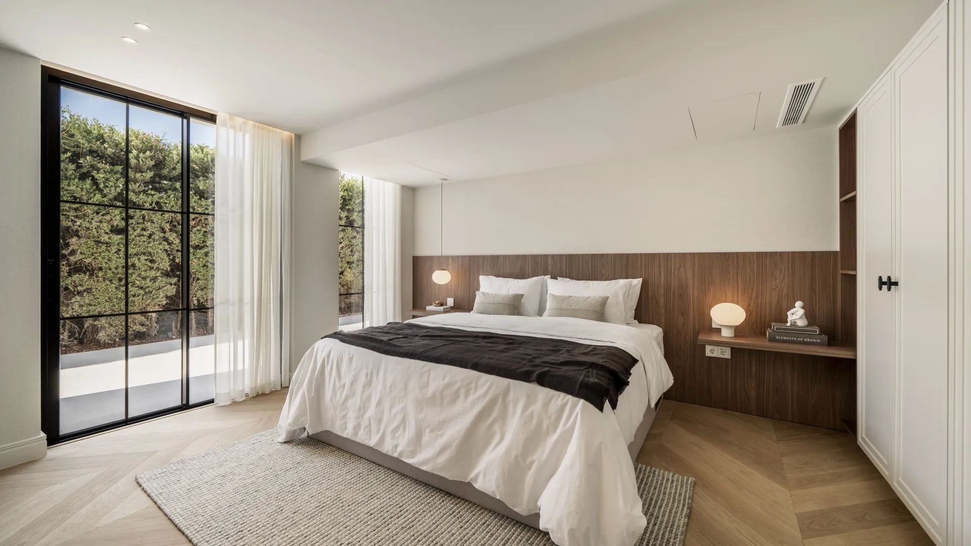 Villa for sale in Nueva Andalucia