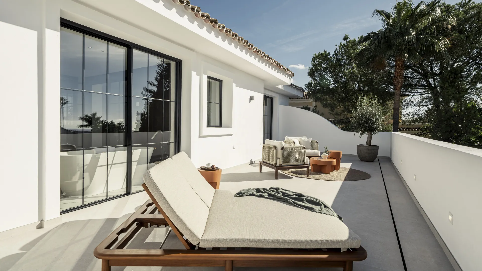 Villa for sale in Nueva Andalucia