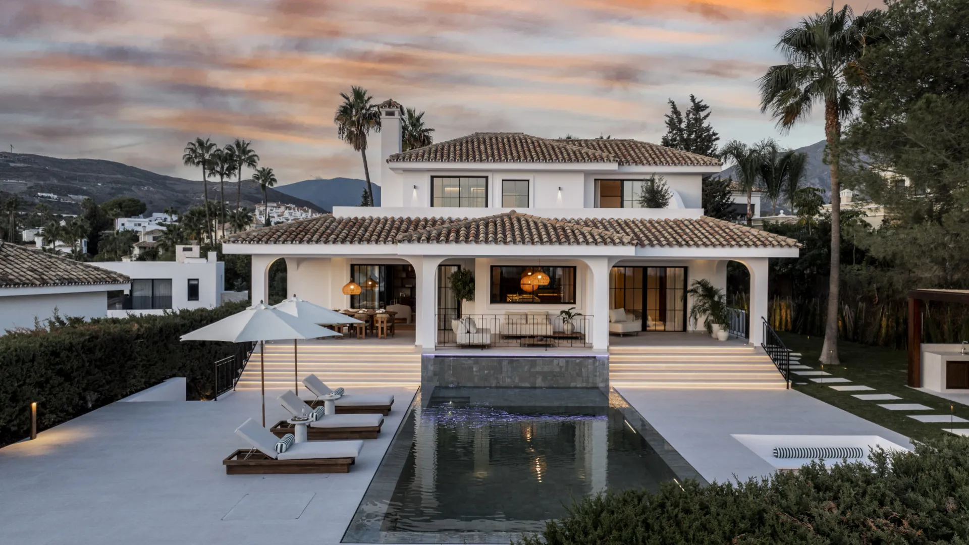 Villa for sale in Nueva Andalucia
