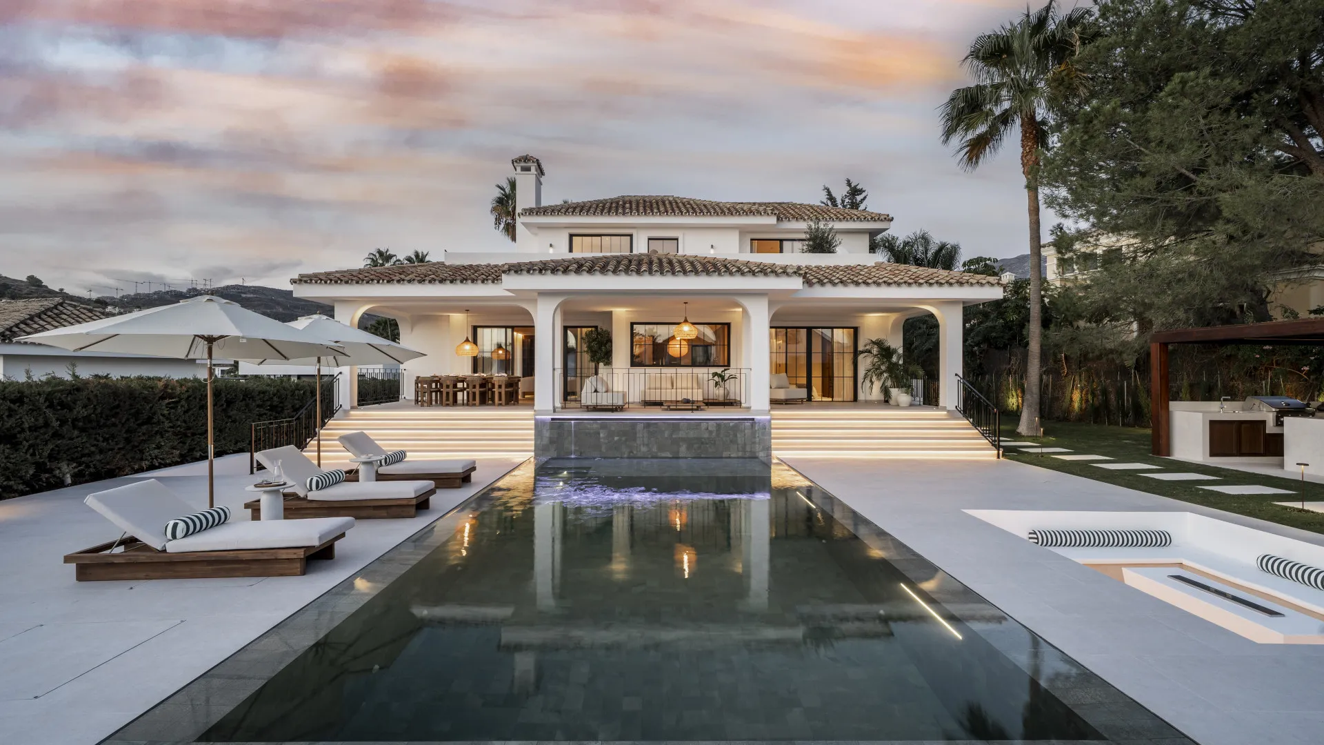 Villa for sale in Nueva Andalucia