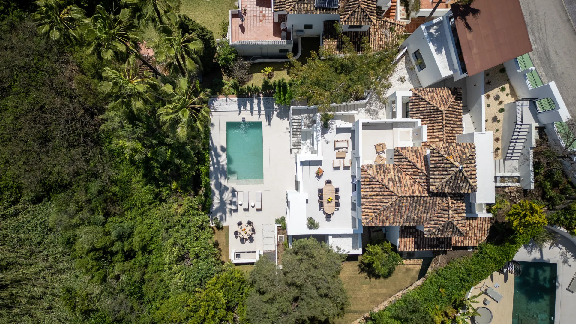 Villa en venta con 6 dormitorios en Nueva Andalucia