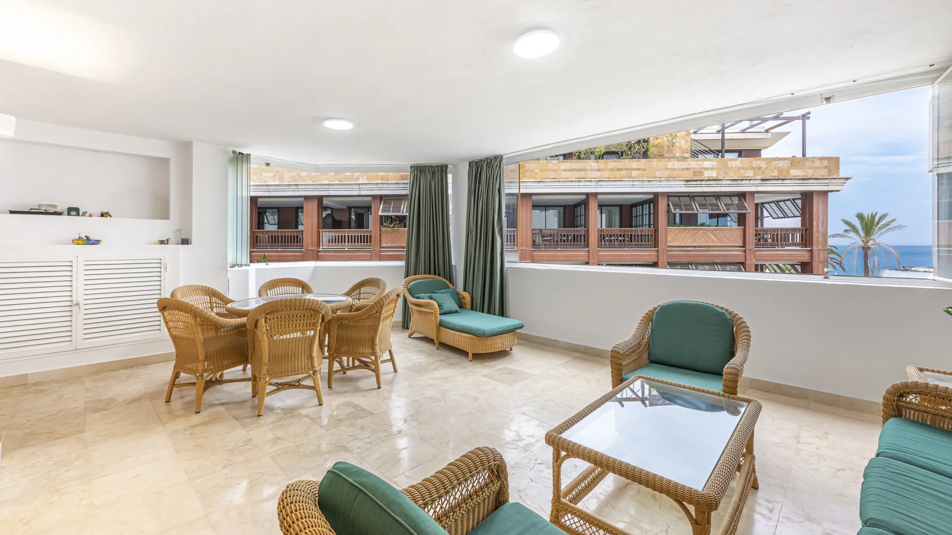 2 bedrooms apartment in Marbella - Puerto Banus for sale