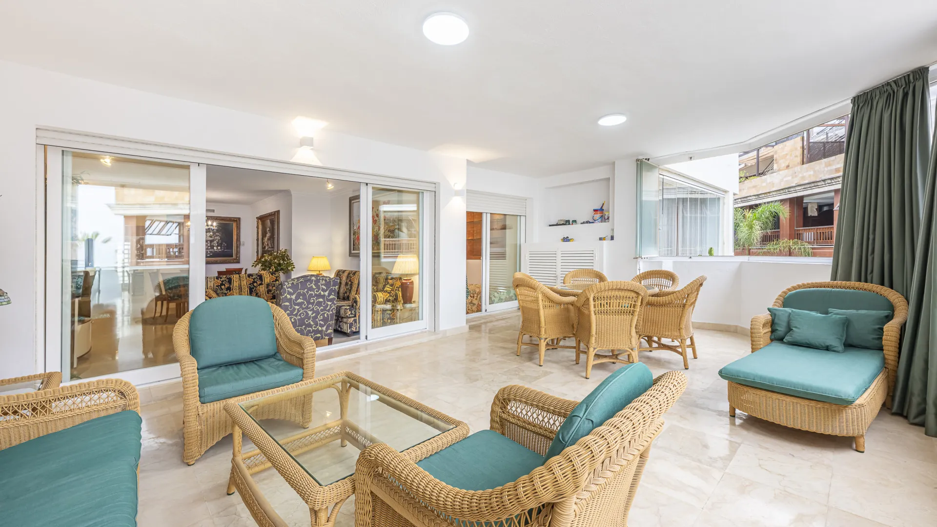 2 bedrooms apartment in Marbella - Puerto Banus for sale