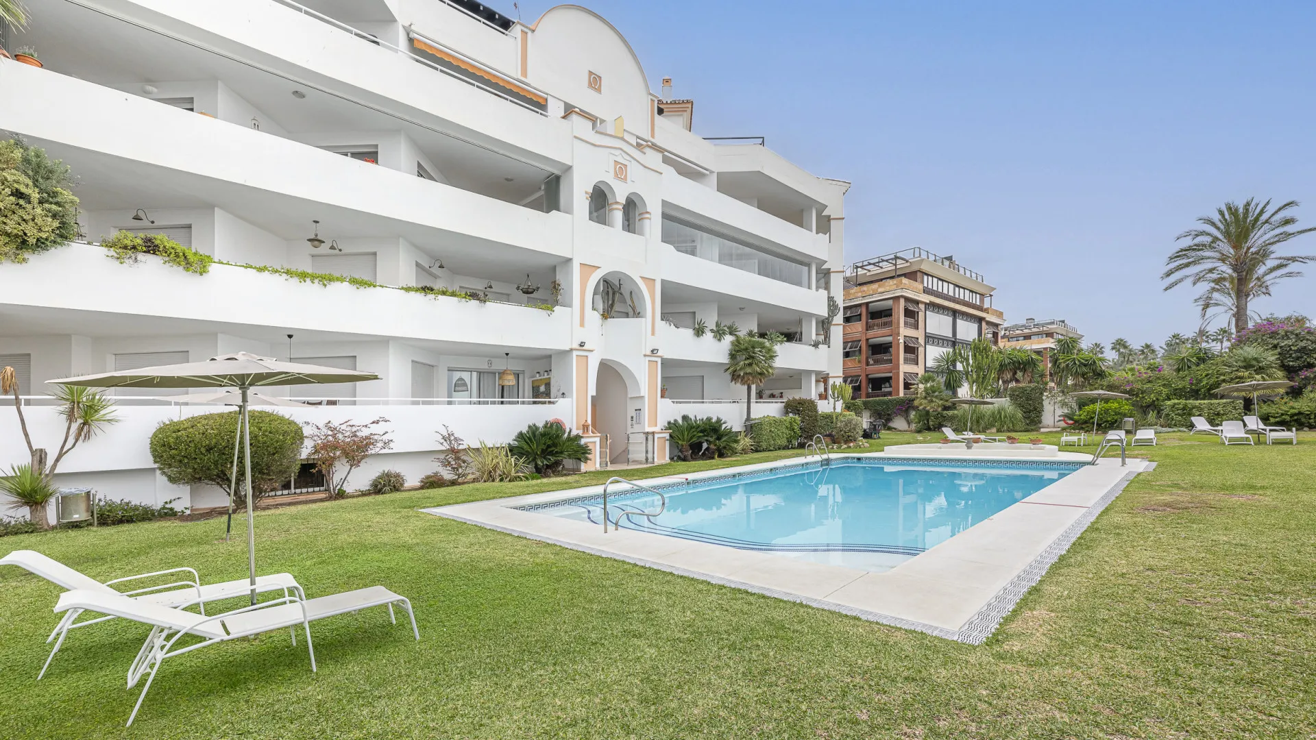2 bedrooms apartment in Marbella - Puerto Banus for sale
