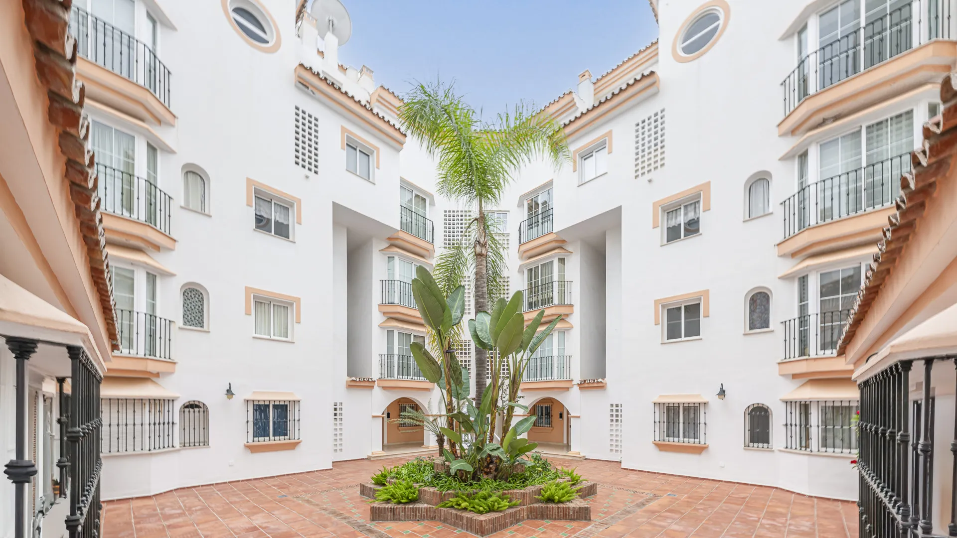 2 bedrooms apartment in Marbella - Puerto Banus for sale
