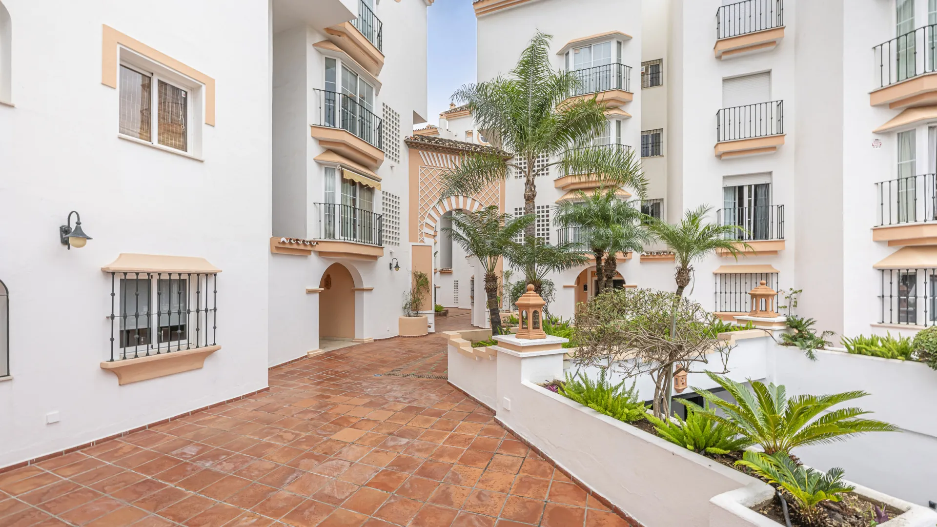 2 bedrooms apartment in Marbella - Puerto Banus for sale