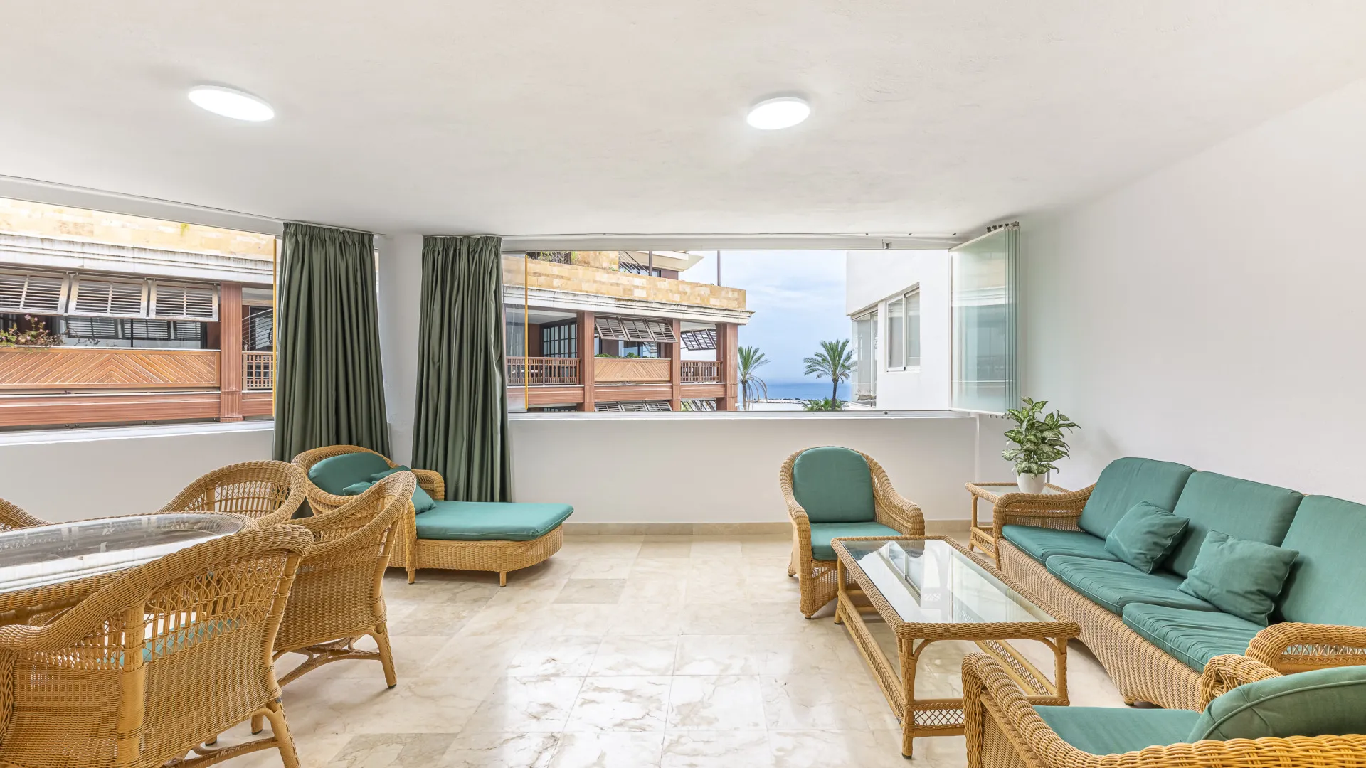 2 bedrooms apartment in Marbella - Puerto Banus for sale
