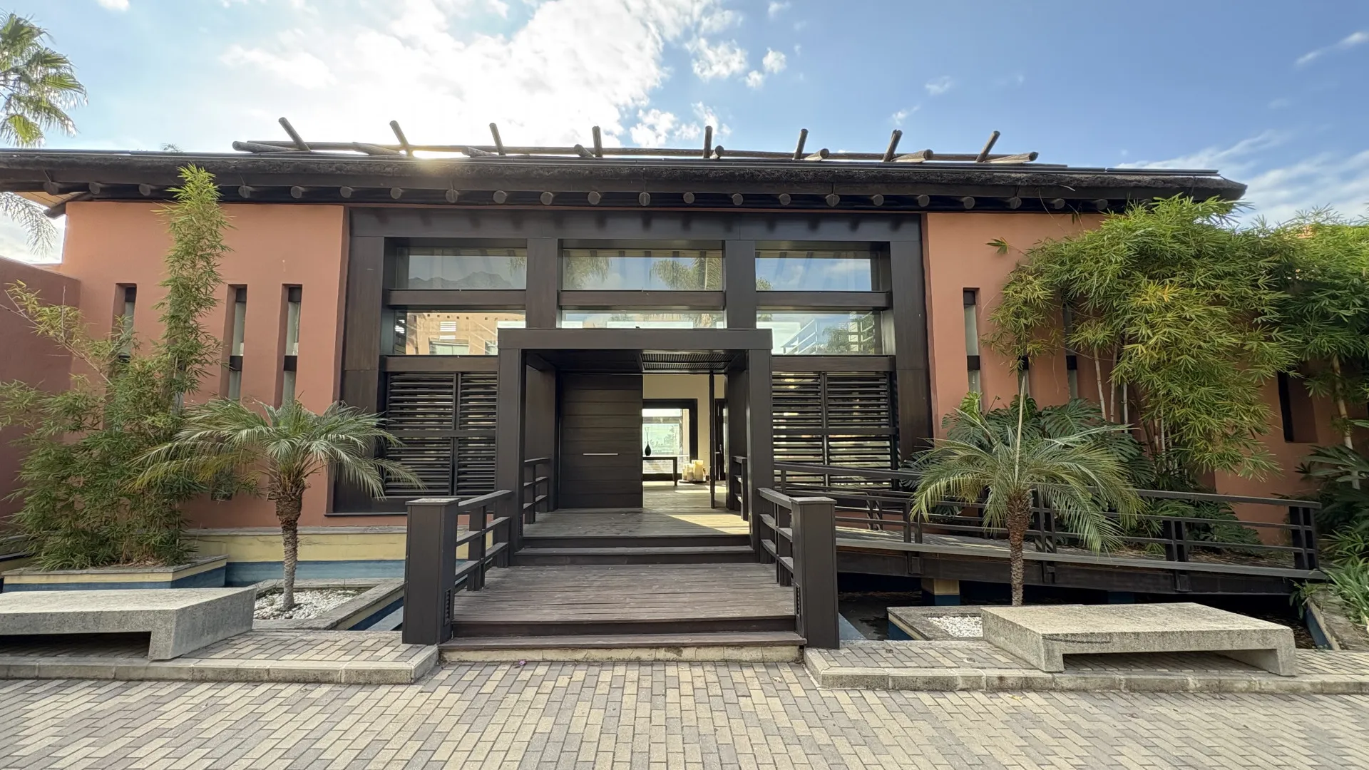 Buy restaurant in Mansion Club