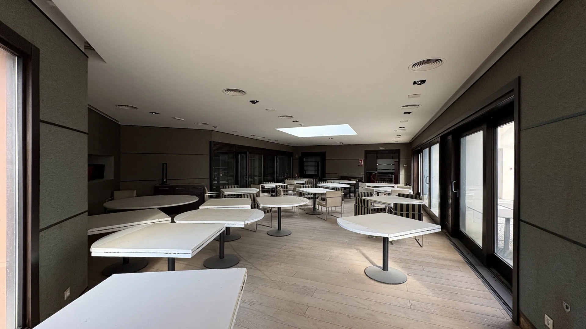 Buy restaurant in Mansion Club
