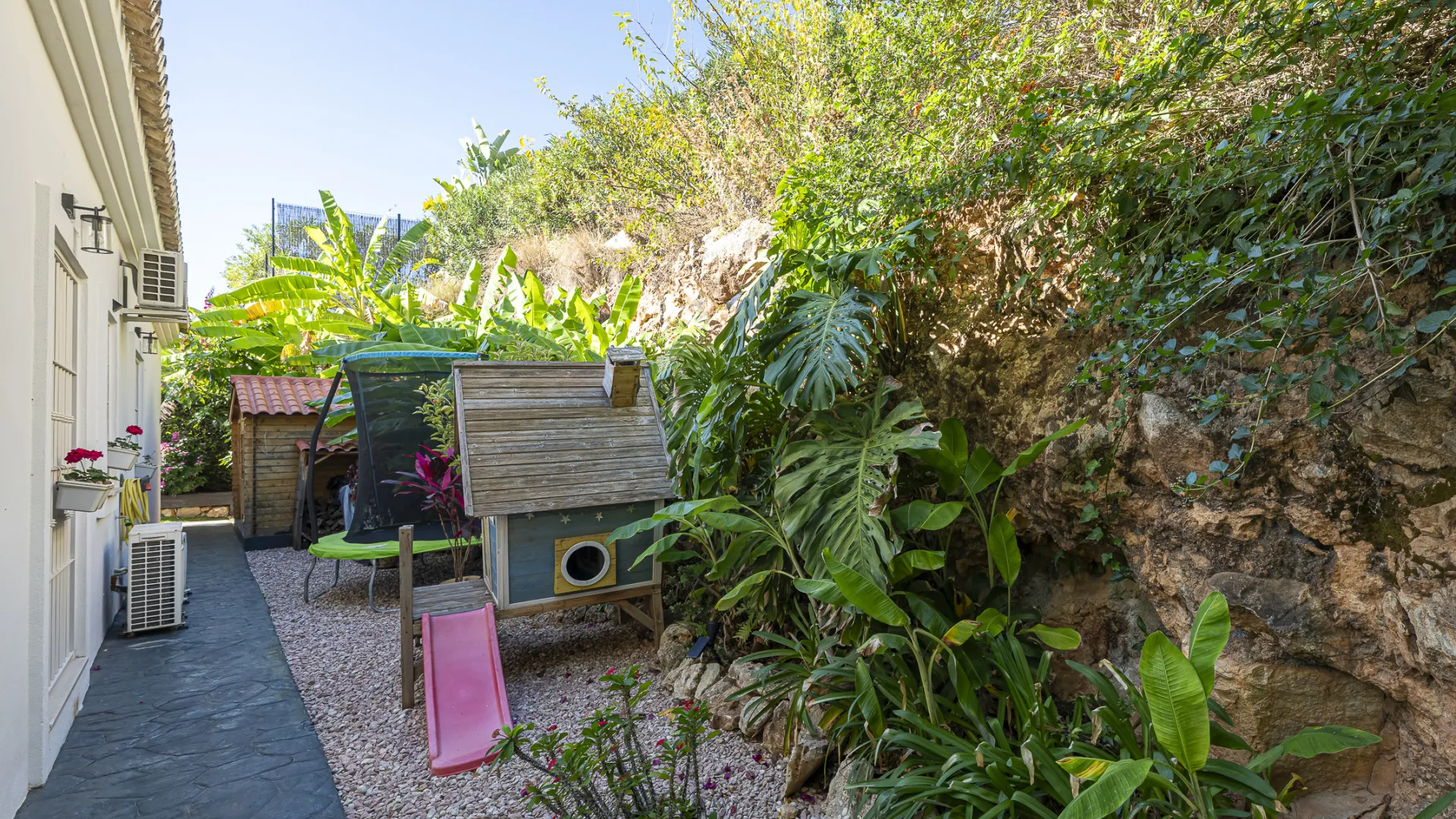 Se vende villa en Carretera de Istan de 4 dormitorios