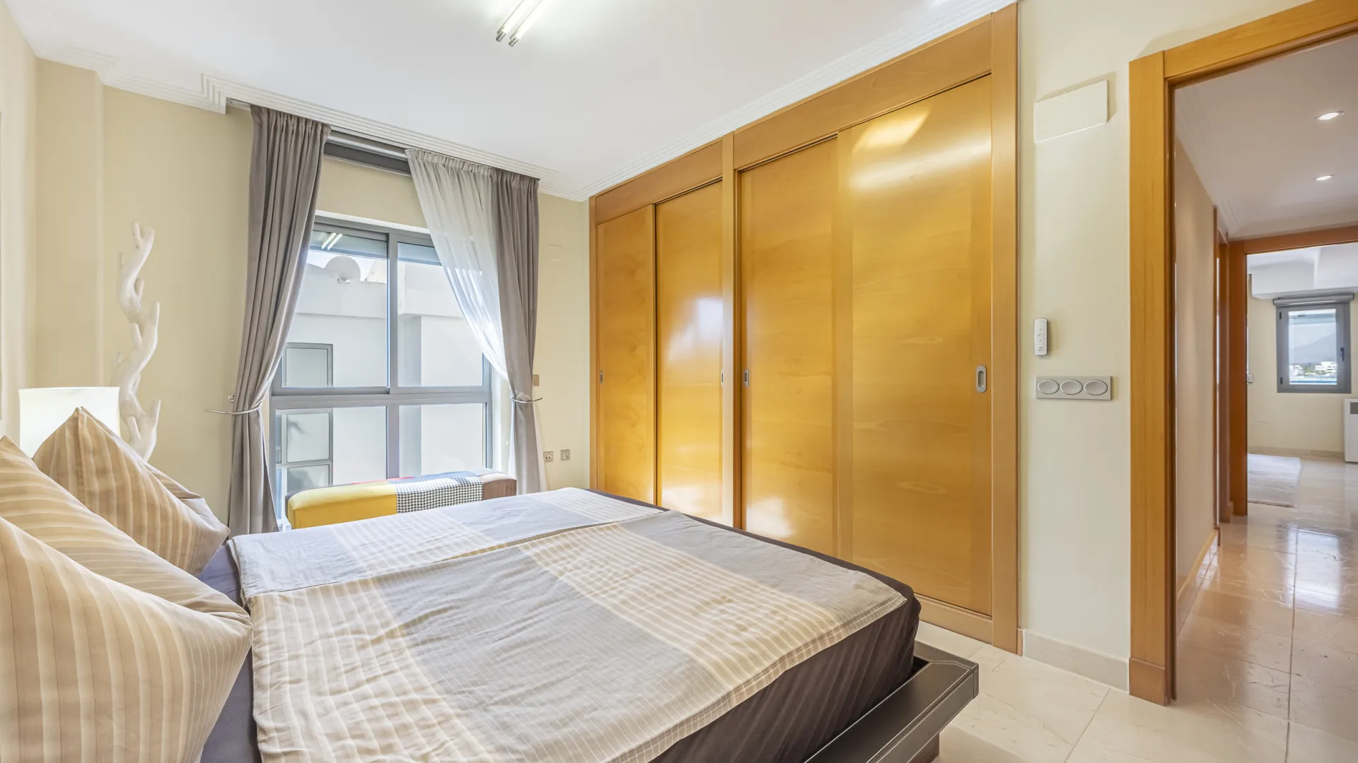 Penthouse with 2 bedrooms for sale in Benahavis
