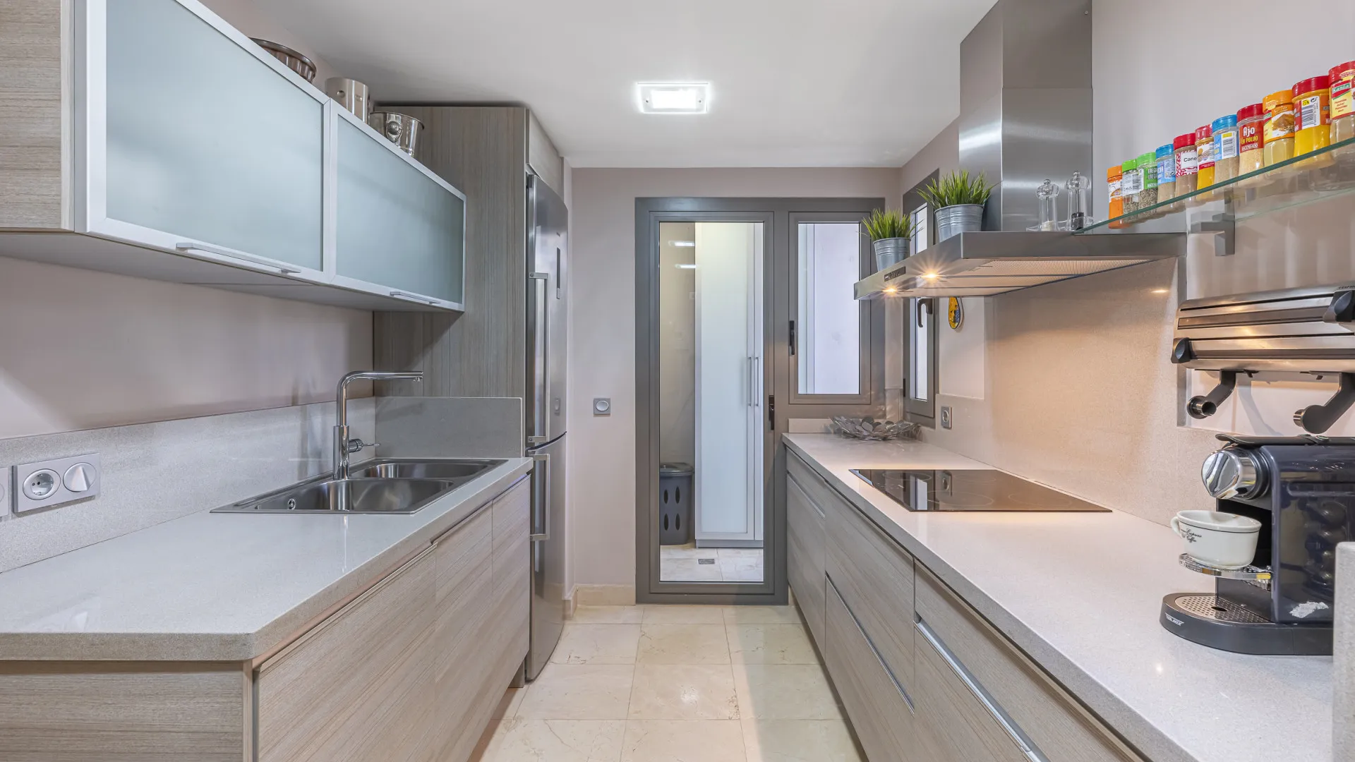 Penthouse with 2 bedrooms for sale in Benahavis