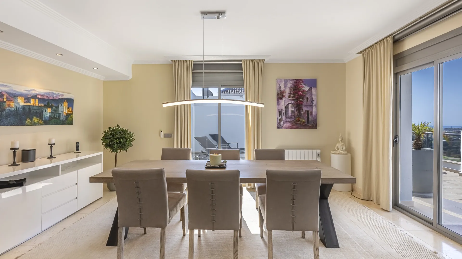 Penthouse with 2 bedrooms for sale in Benahavis