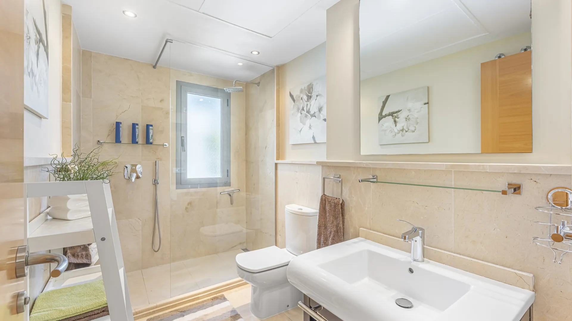 Penthouse with 2 bedrooms for sale in Benahavis