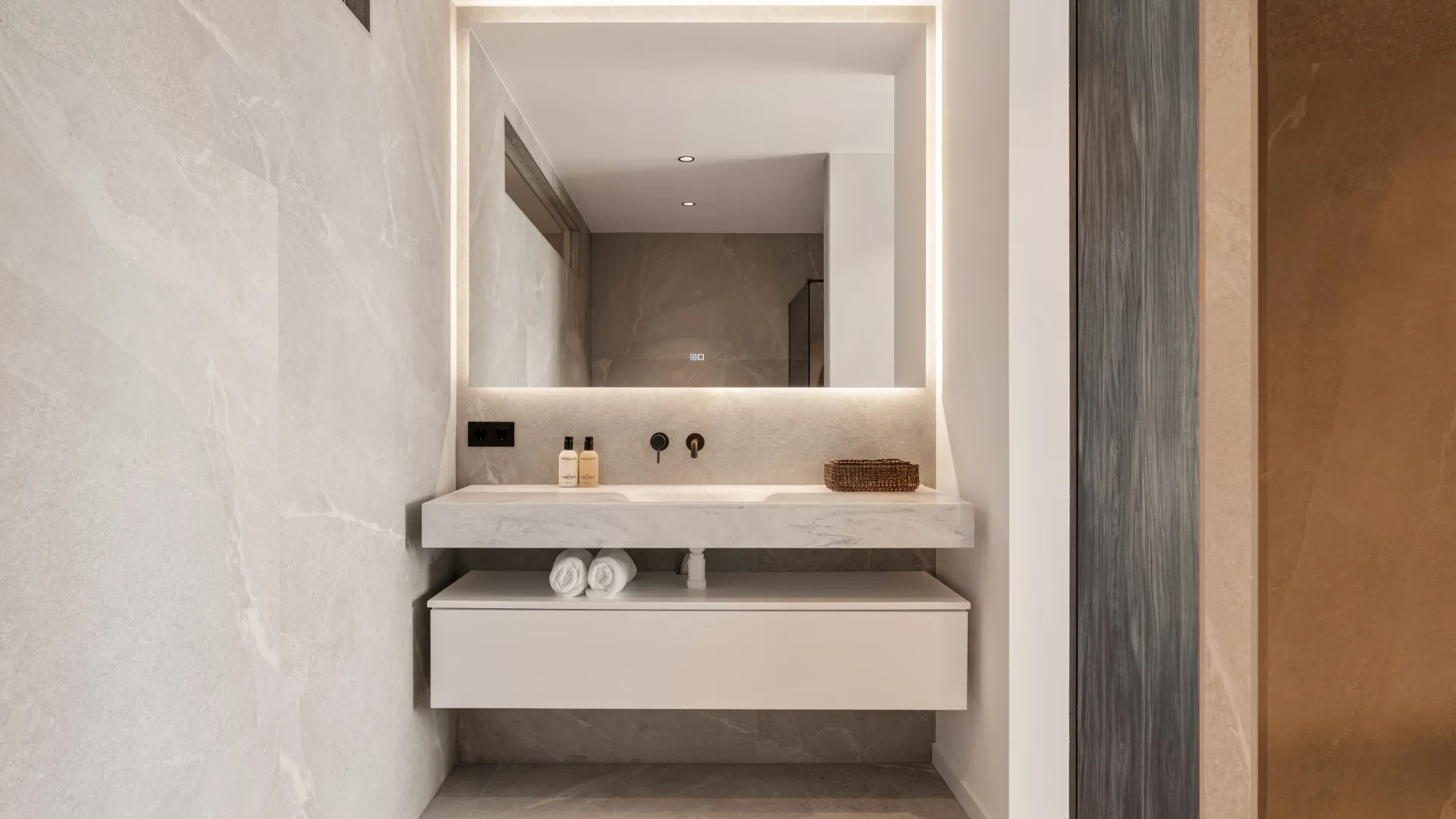 Duplex en venta en Las Colinas de Marbella con 3 dormitorios