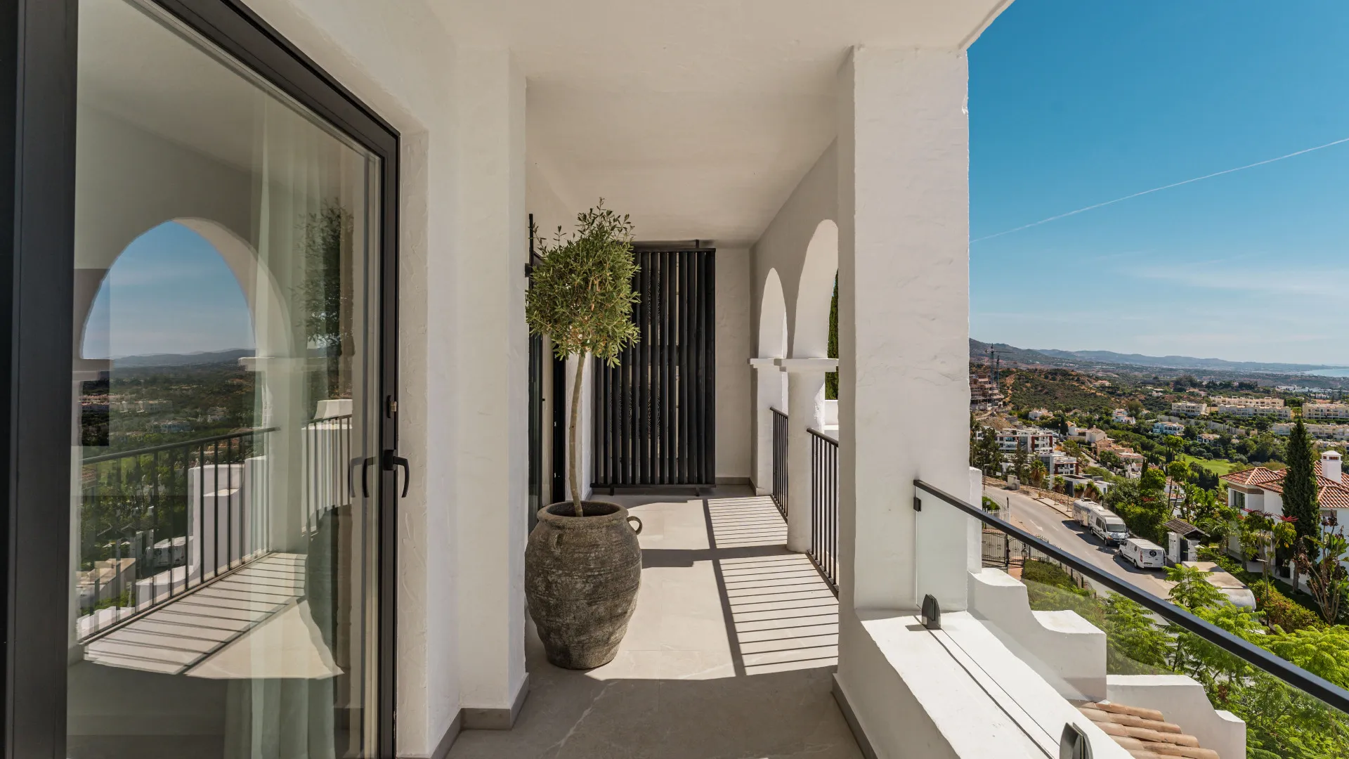 Duplex en venta en Las Colinas de Marbella con 3 dormitorios