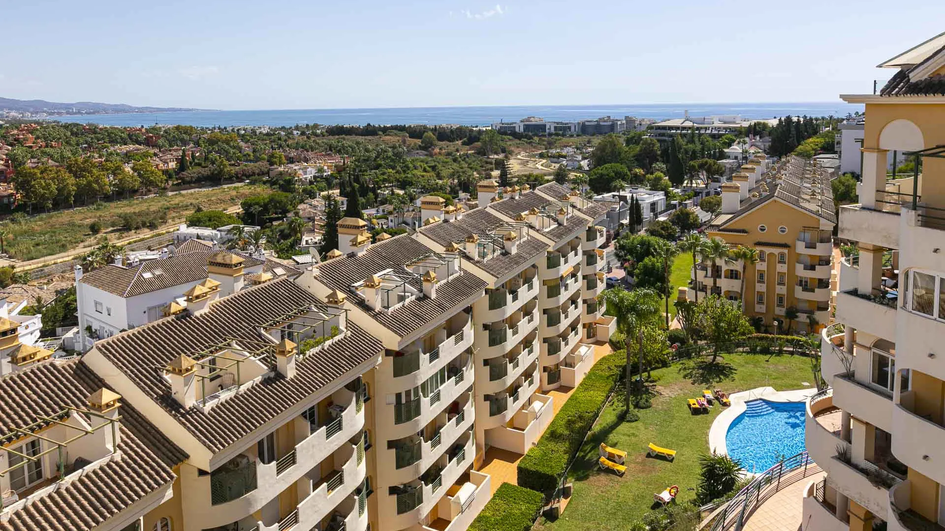 Se vende Ático en Señorio de Aloha con 3 dormitorios