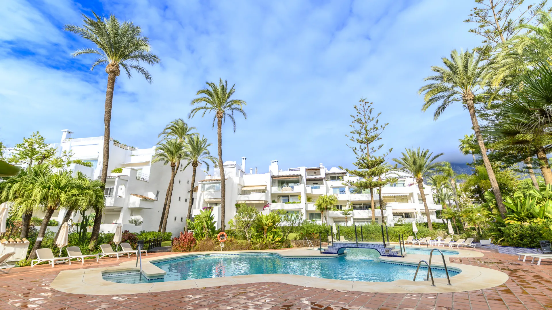 For sale Alhambra del Mar ground floor apartment with 3 bedrooms
