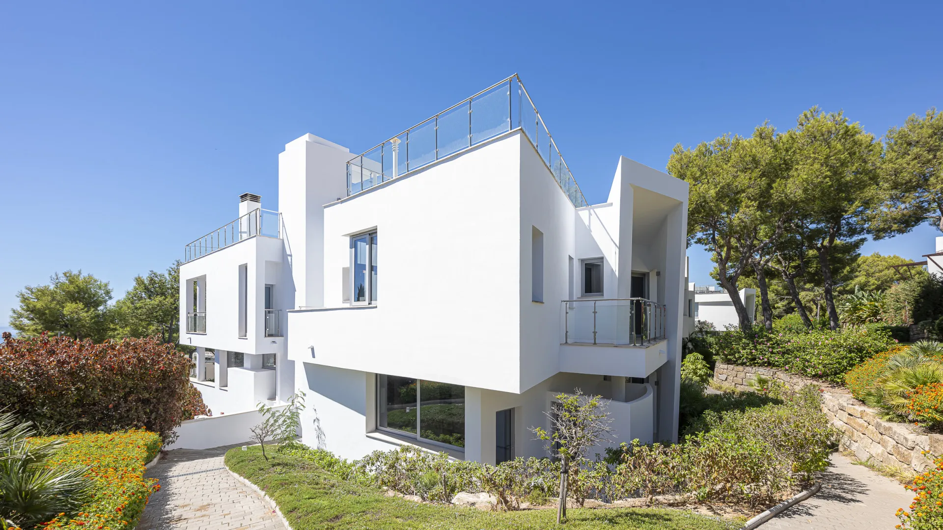 Meisho Hills town house for sale