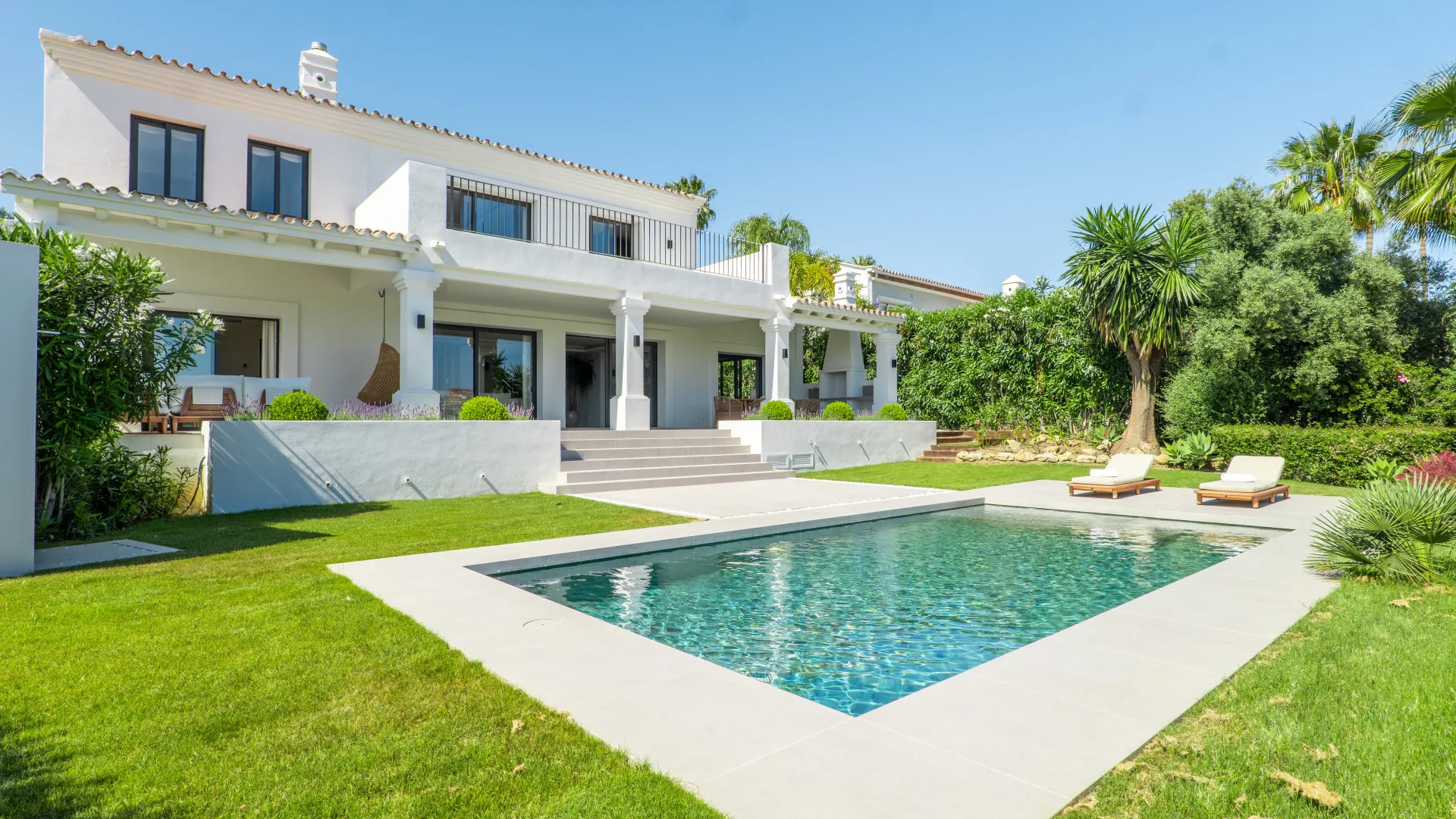 5 bedrooms villa for sale in Nueva Andalucia