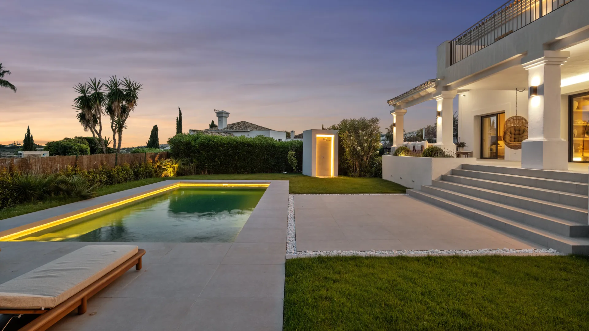5 bedrooms villa for sale in Nueva Andalucia