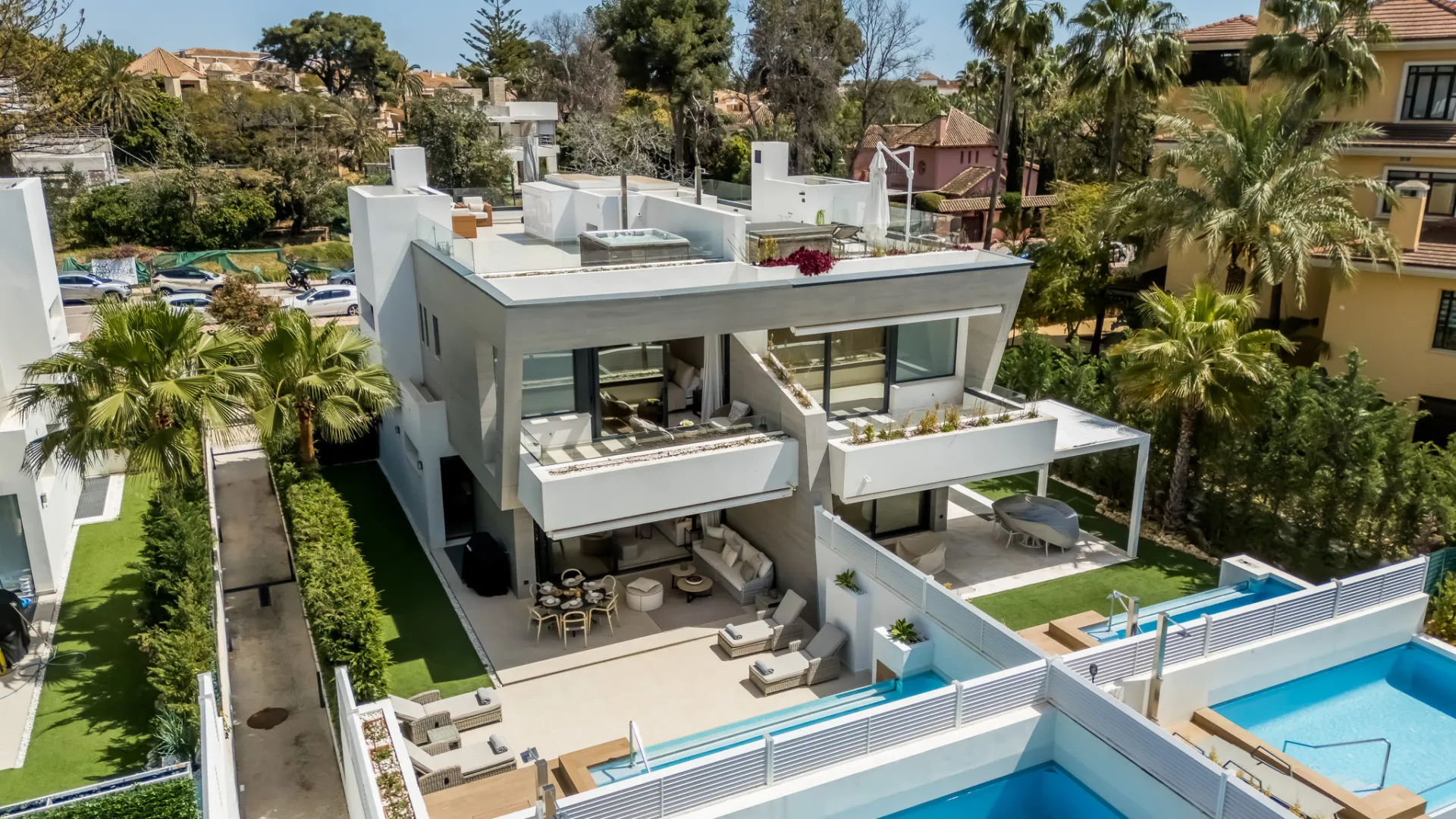 For sale semi detached house with 5 bedrooms in Marbella - Puerto Banus