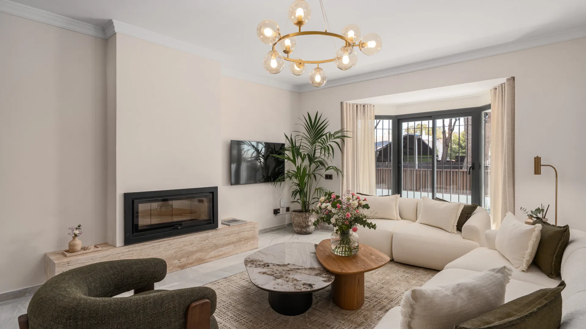 Buy villa with 6 bedrooms in Altos del Rodeo