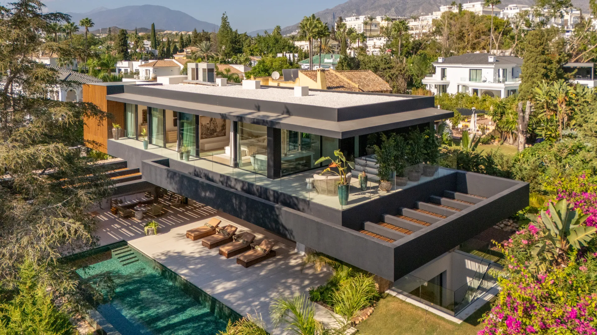 Villa con 6 dormitorios en venta en Parcelas del Golf