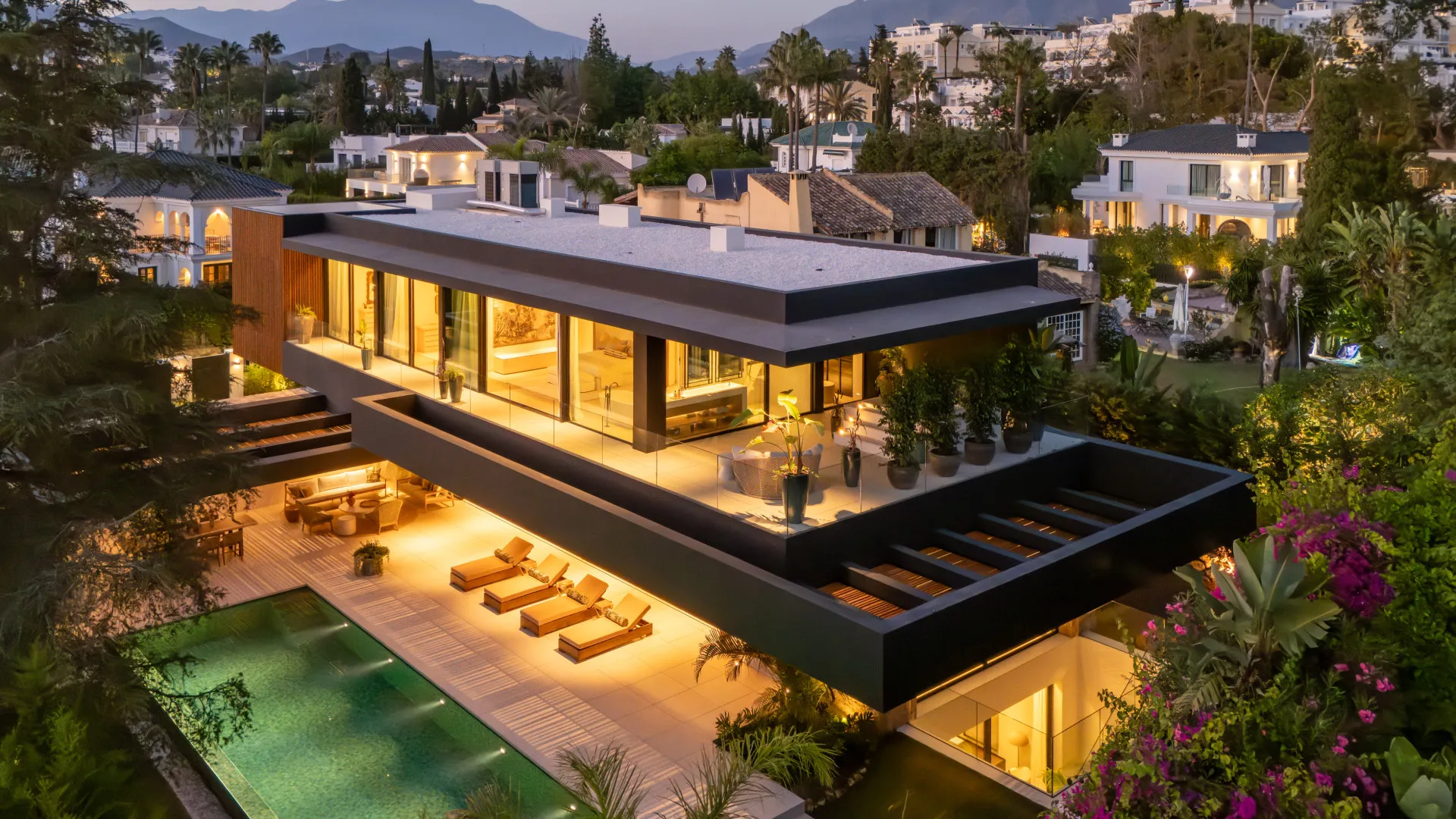 Villa con 6 dormitorios en venta en Parcelas del Golf
