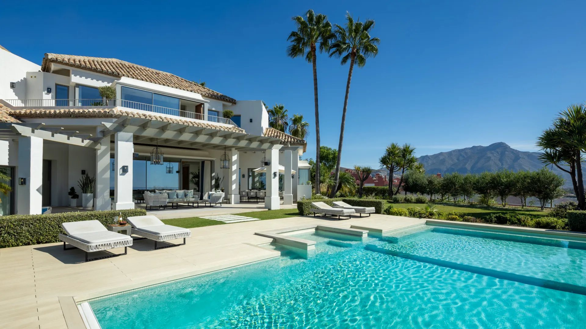 Monte Halcones 7 bedrooms villa for sale