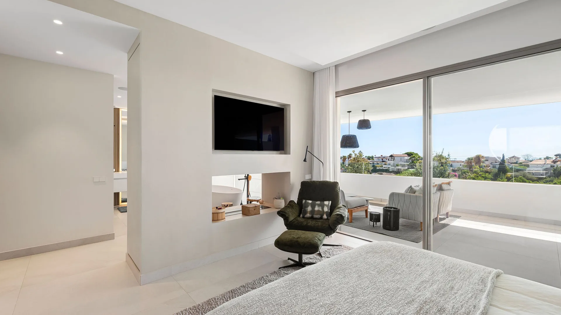 For sale semi detached house in Nueva Andalucia