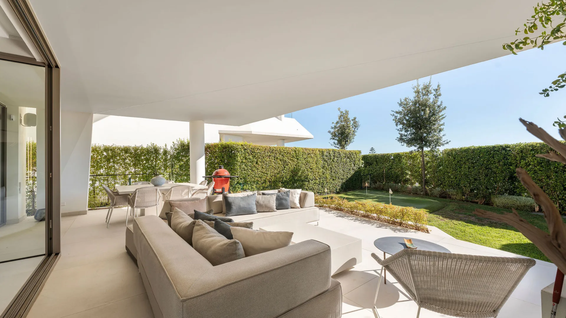 For sale semi detached house in Nueva Andalucia