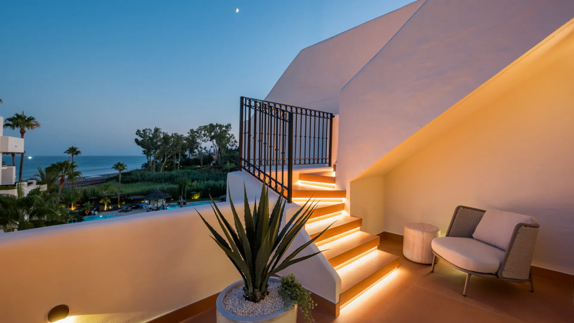 3 bedrooms duplex penthouse for sale in Estepona East