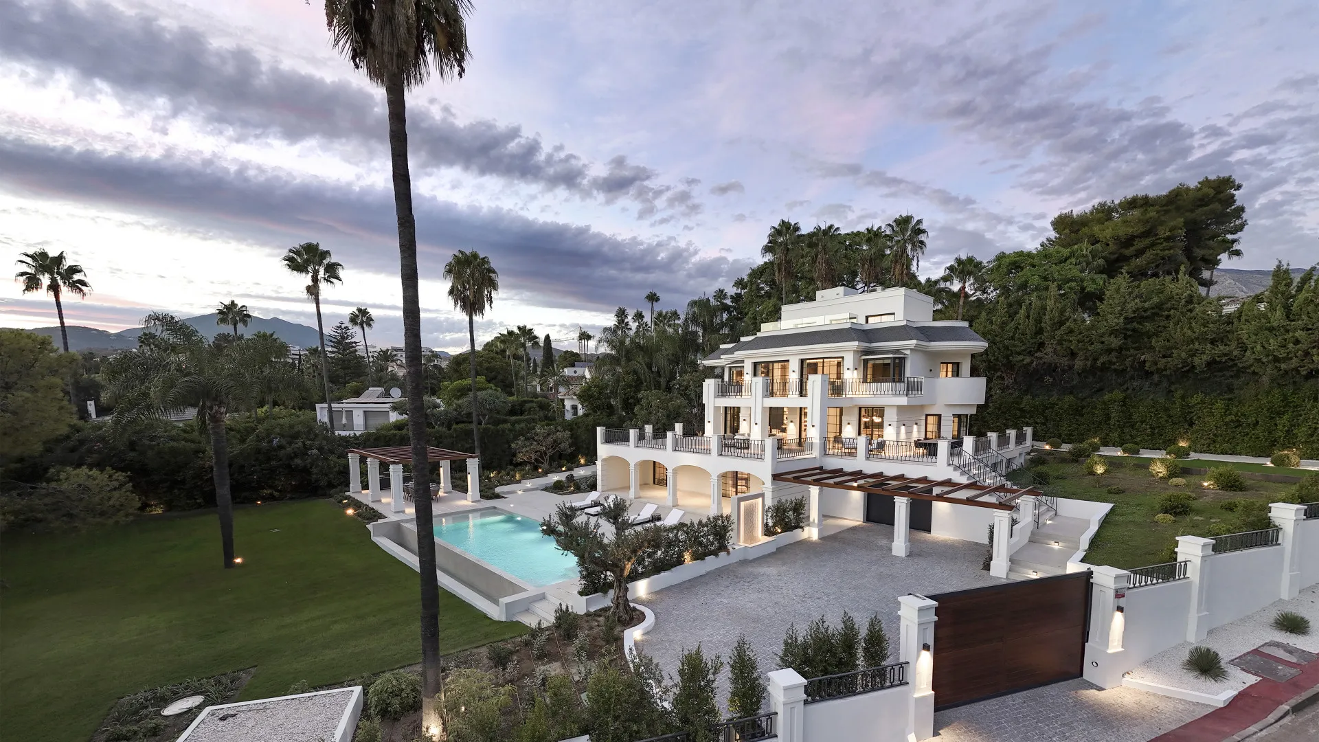 Villa con 6 dormitorios en venta en Las Brisas
