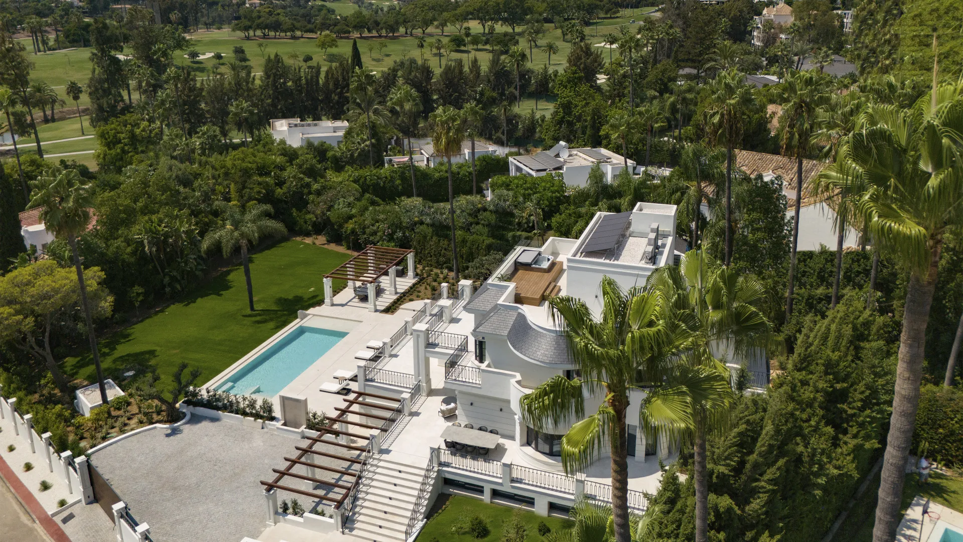 Villa con 6 dormitorios en venta en Las Brisas
