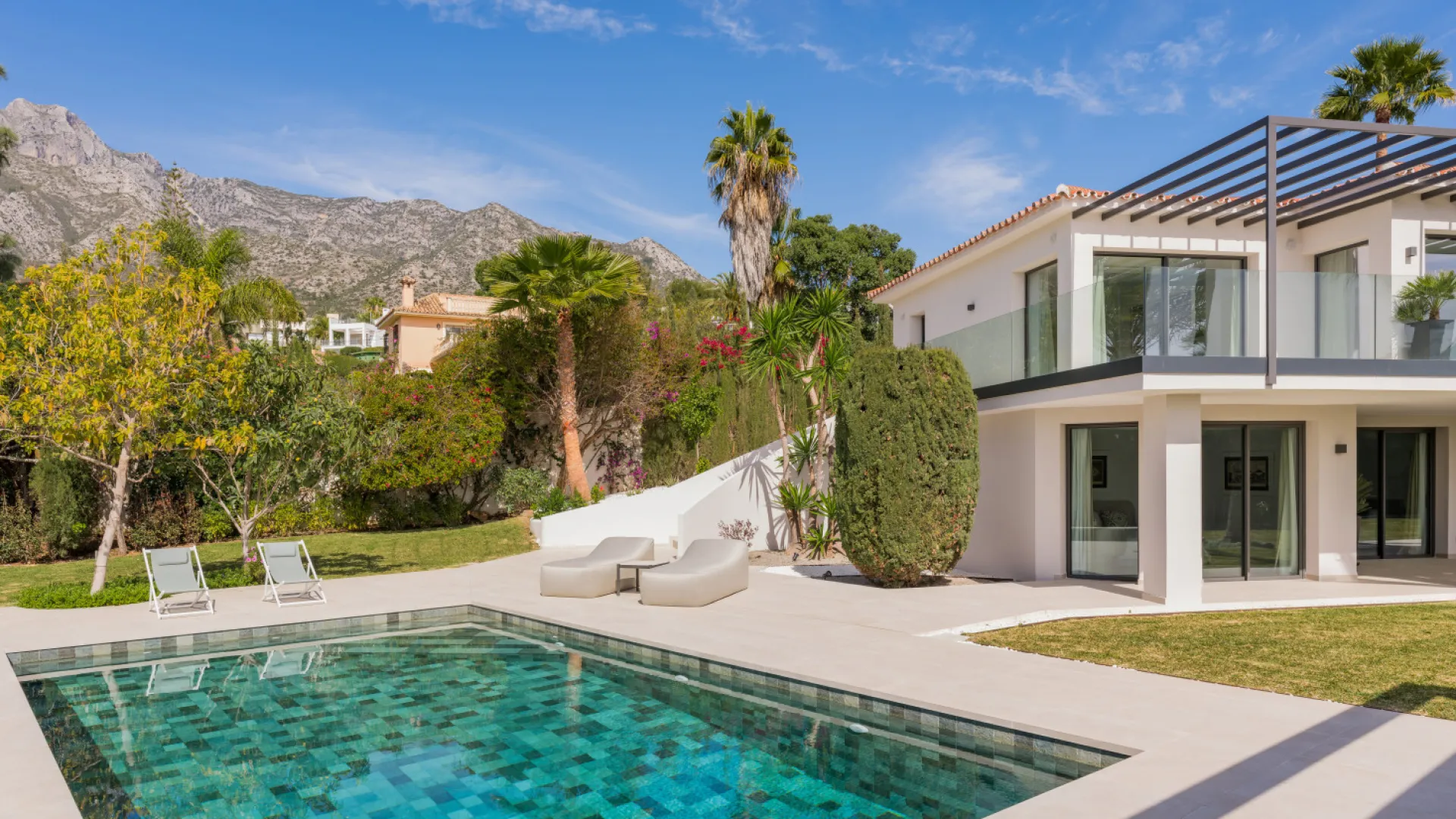 Villa con 5 dormitorios a la venta en Nagüeles
