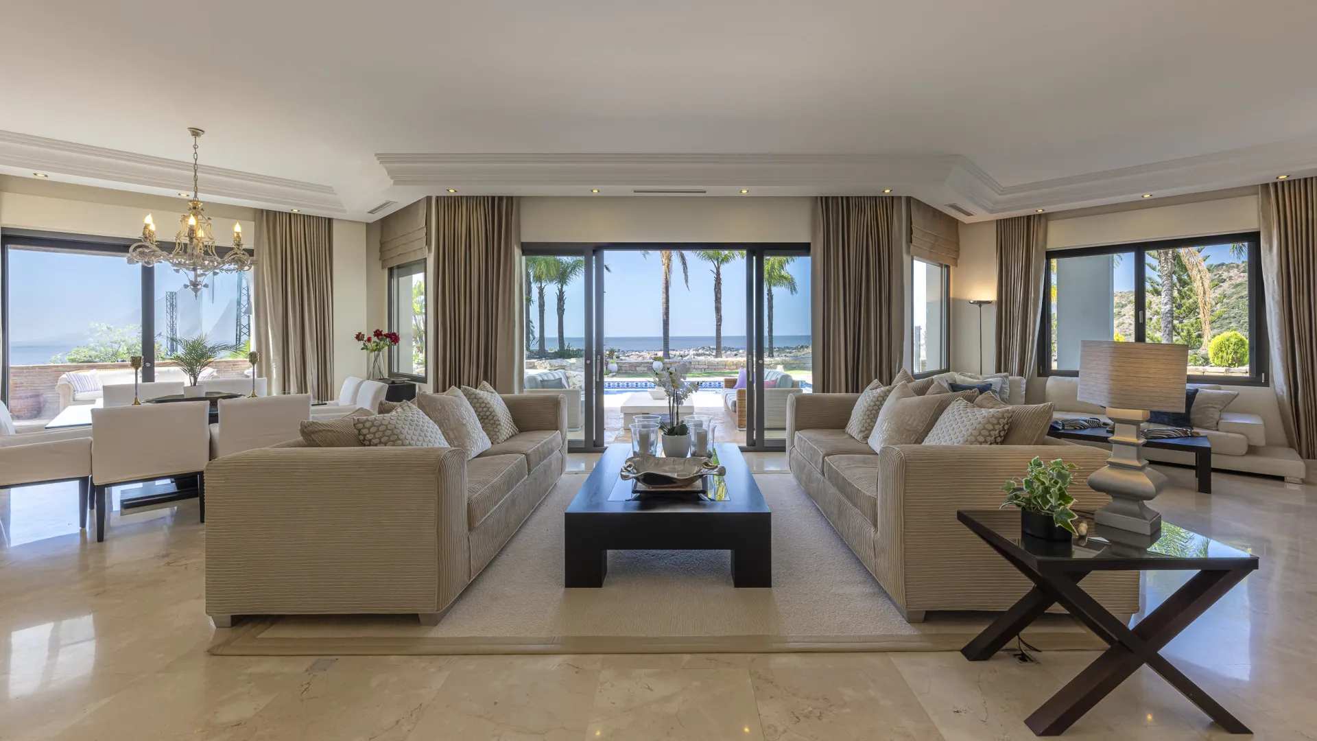 Comprar villa en Los Arqueros con 5 dormitorios
